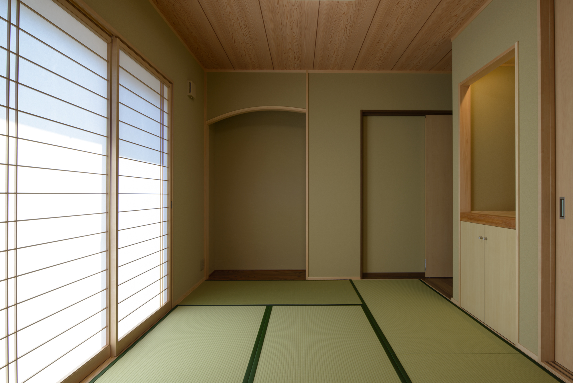 床の間と仏壇置き場がある和室です